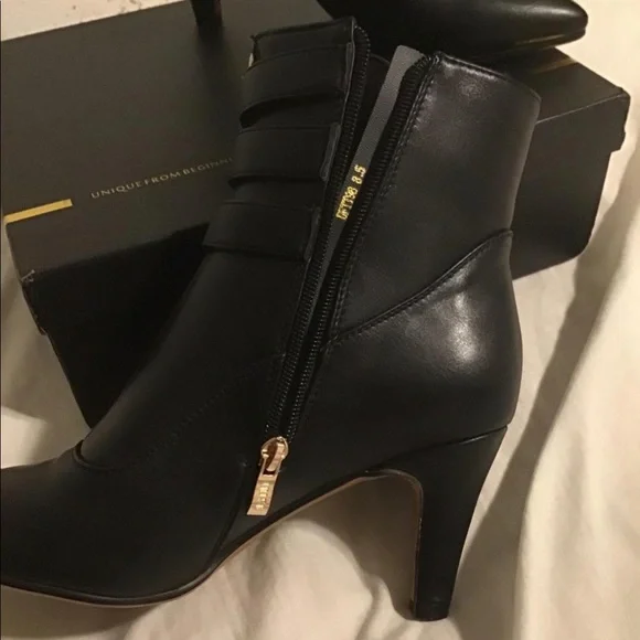 COPY NWT Women´s Buckle Strap Ankle Booties Inch Pointed Toe